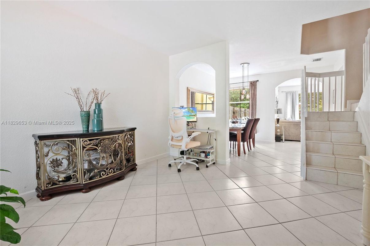 Home Office, Interior