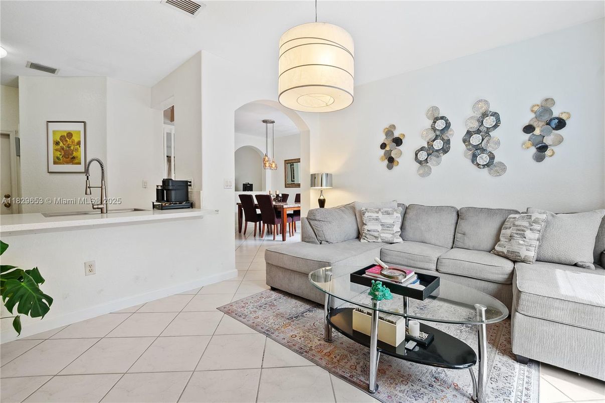 Dining room, Interior, Living room, Pendant Lights