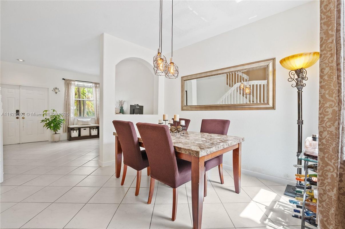 Dining room, Interior, Pendant Lights, Recessed Lighting