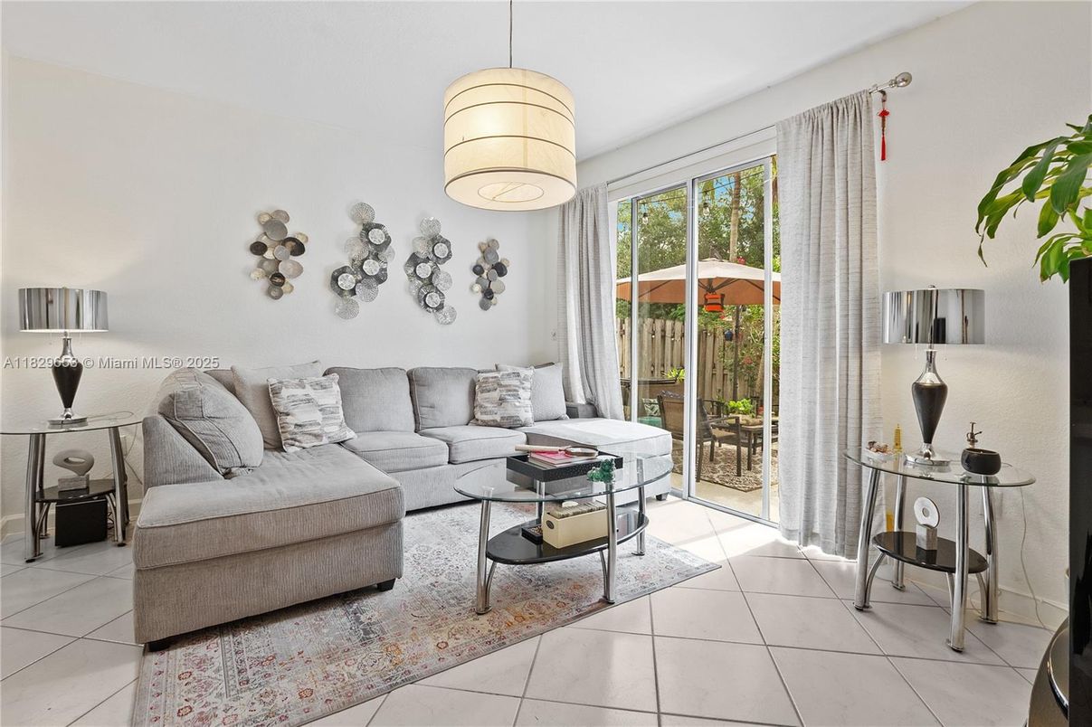 Interior, Living room, Pendant Lights