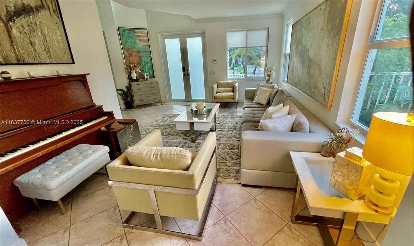 Interior, Living room, Piano