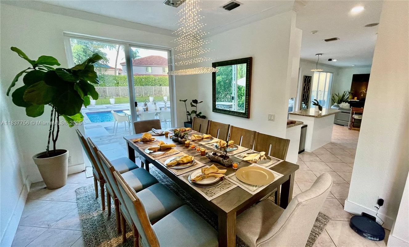 Dining room, Interior, Pendant Lights, Recessed Lighting