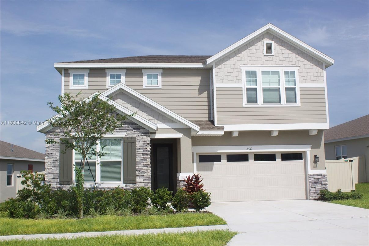 Attached, Exterior, Facade, American Craftsman