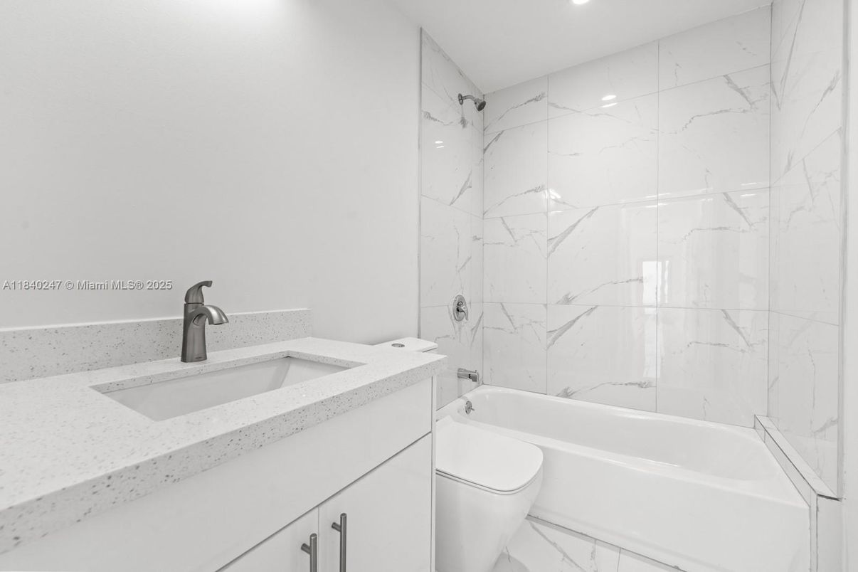Bathroom, Interior, Marble, Marble Walls, Recessed Lighting