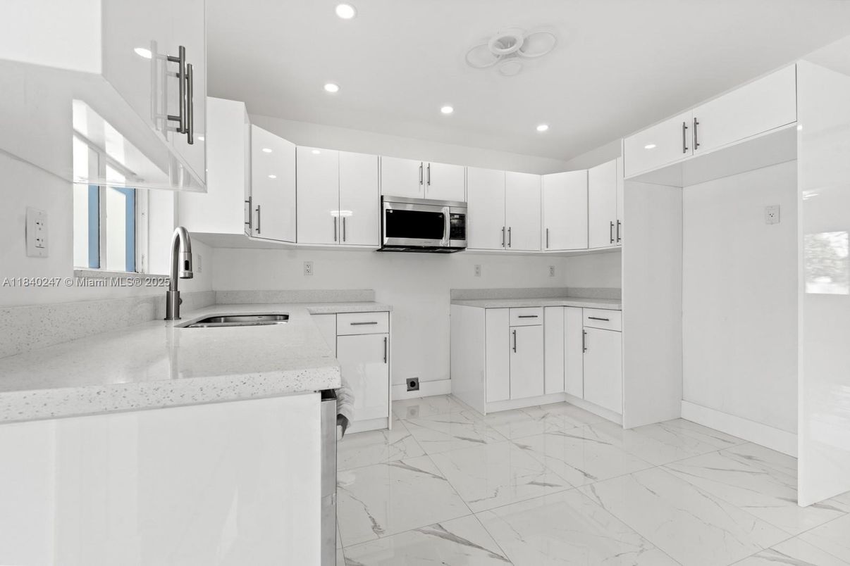 Interior, Kitchen, Marble, Recessed Lighting