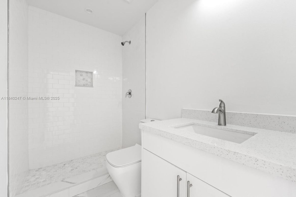 Bathroom, Interior, Marble, Recessed Lighting