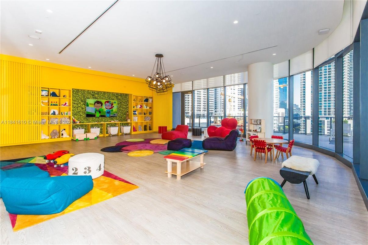 Dining room, Interior, Living room, Pendant Lights, Recessed Lighting, Wood Texture Flooring