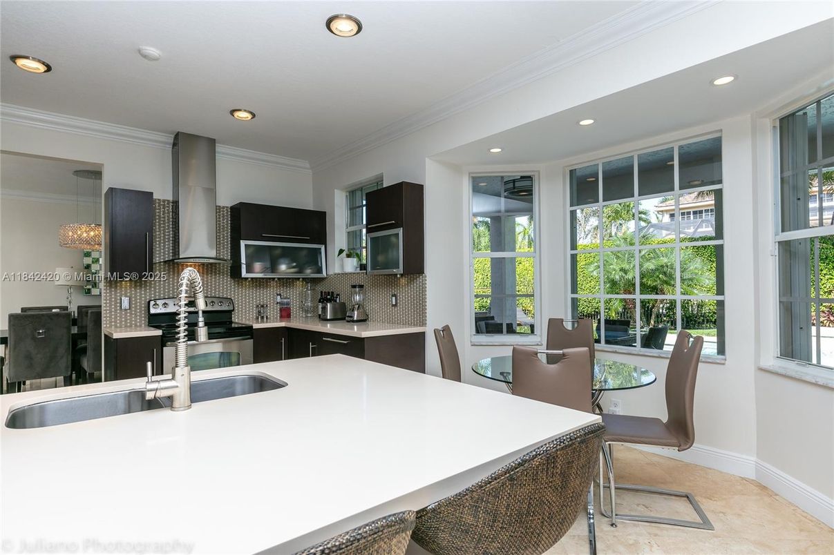 Dining room, Interior, Kitchen, Recessed Lighting, Stainless Steel Appliances