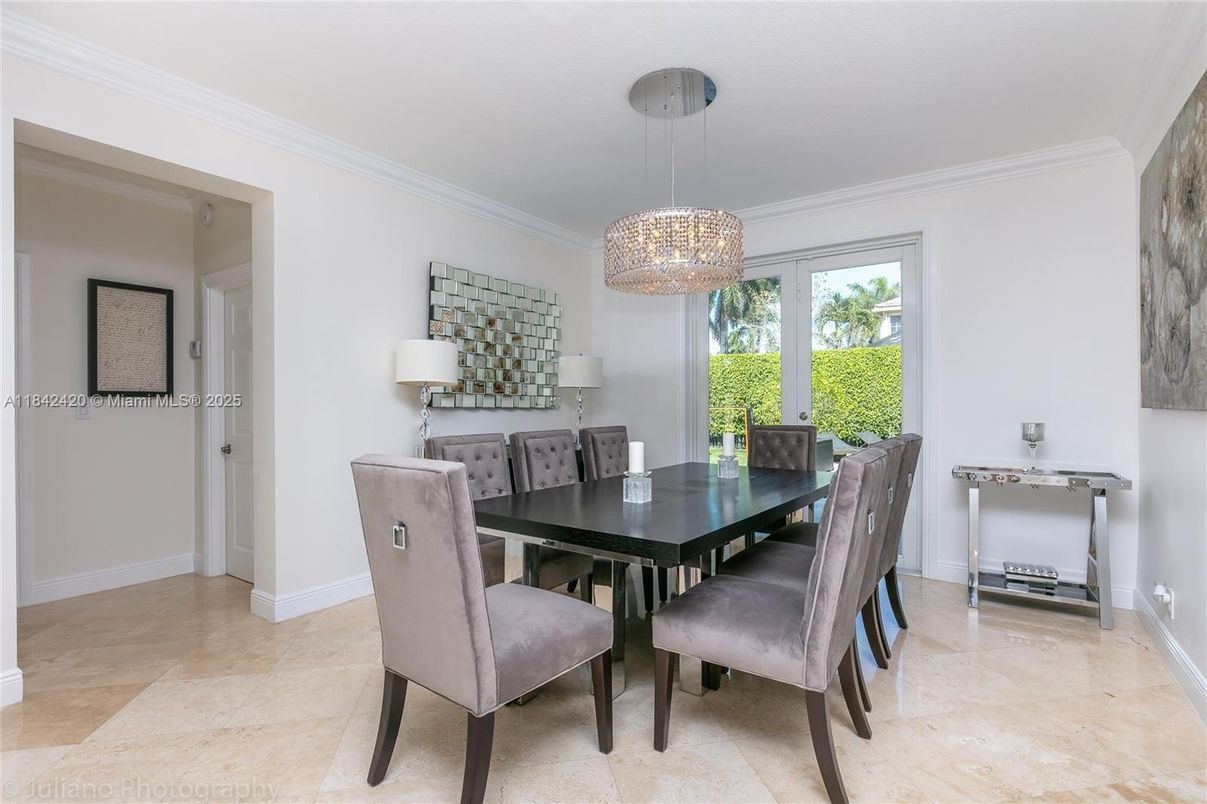 Chandelier, Dining room, Interior, Pendant Lights