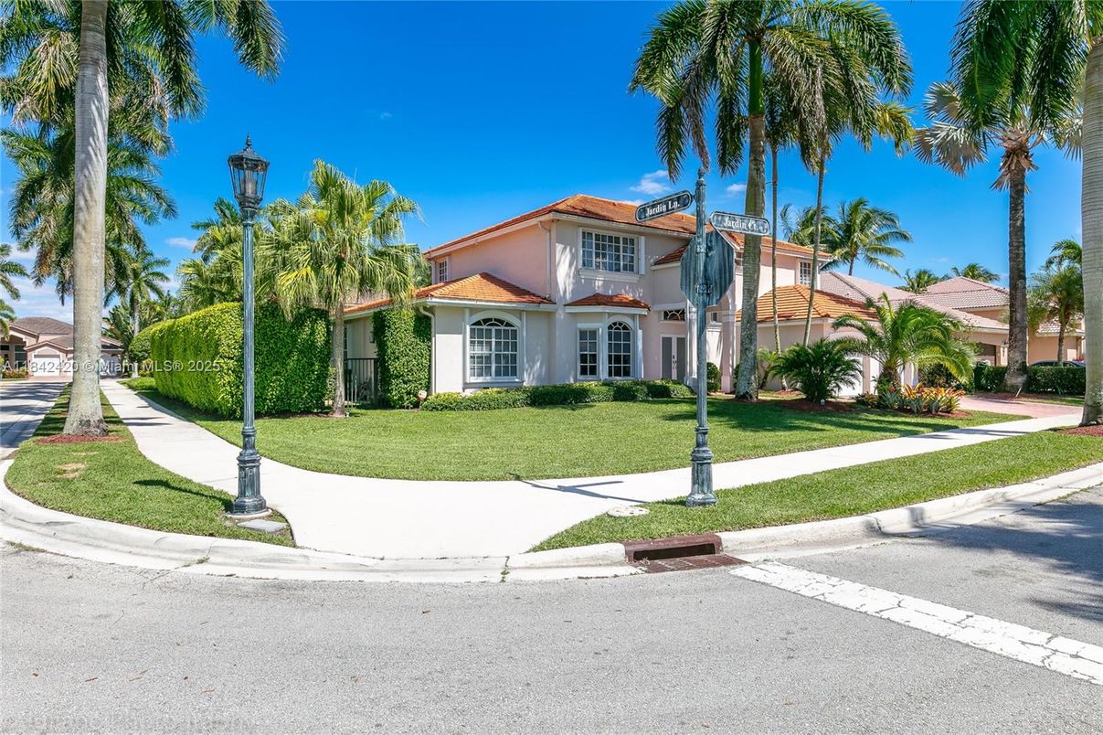 Backyard, Exterior, Facade, Mediterranean