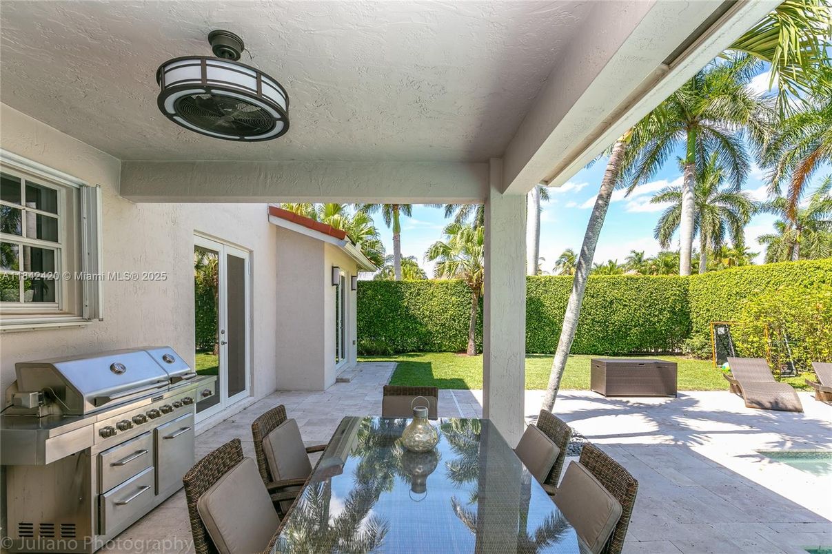 Exterior, Outdoor Kitchen