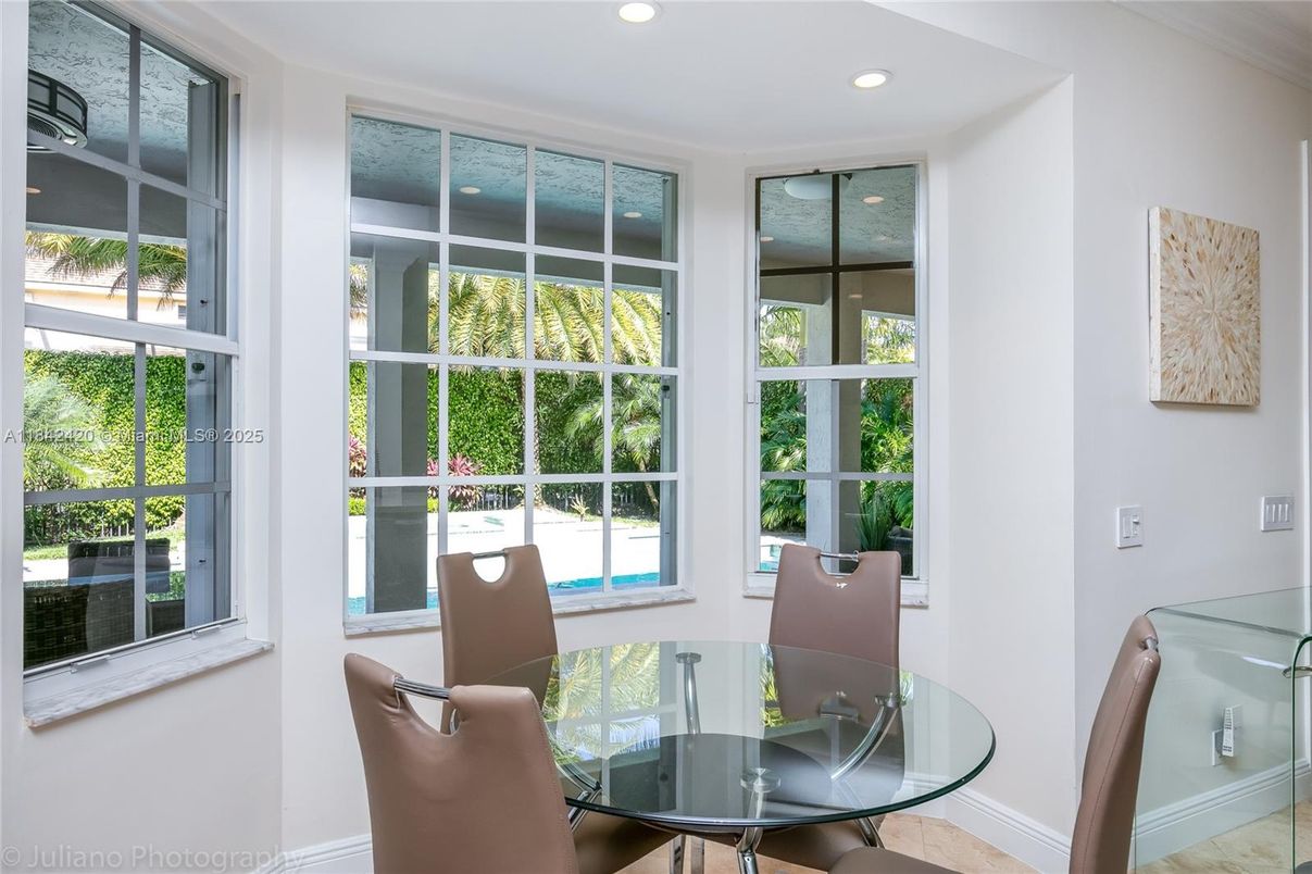 Dining room, Interior, Recessed Lighting