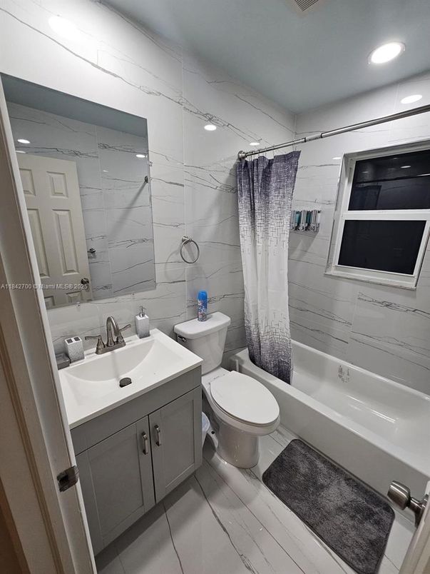 Bathroom, Interior, Marble Walls, Recessed Lighting