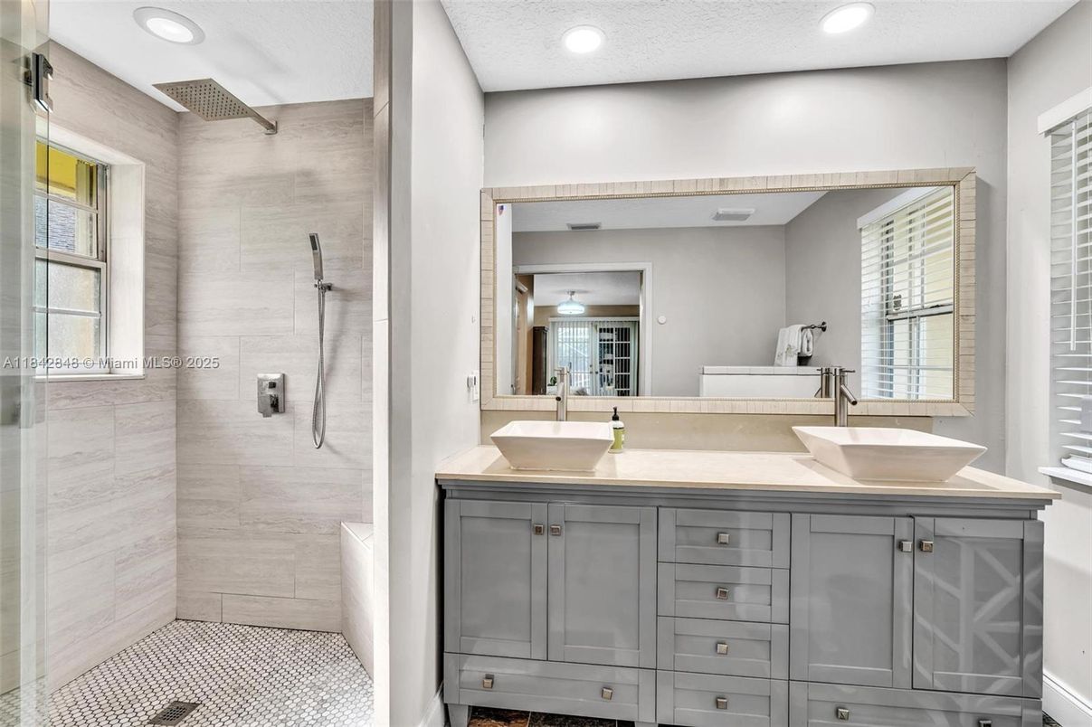 Bathroom, Dual Sink Vanities, Interior, Recessed Lighting