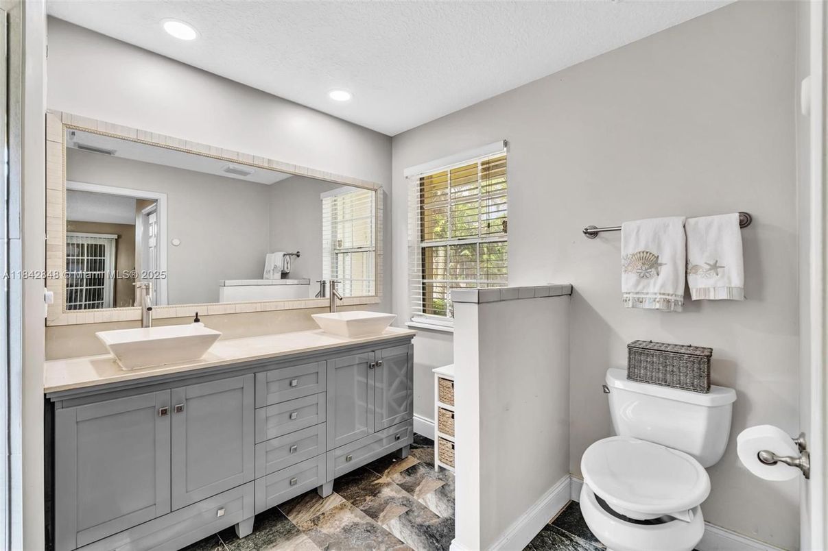 Bathroom, Dual Sink Vanities, Interior, Recessed Lighting