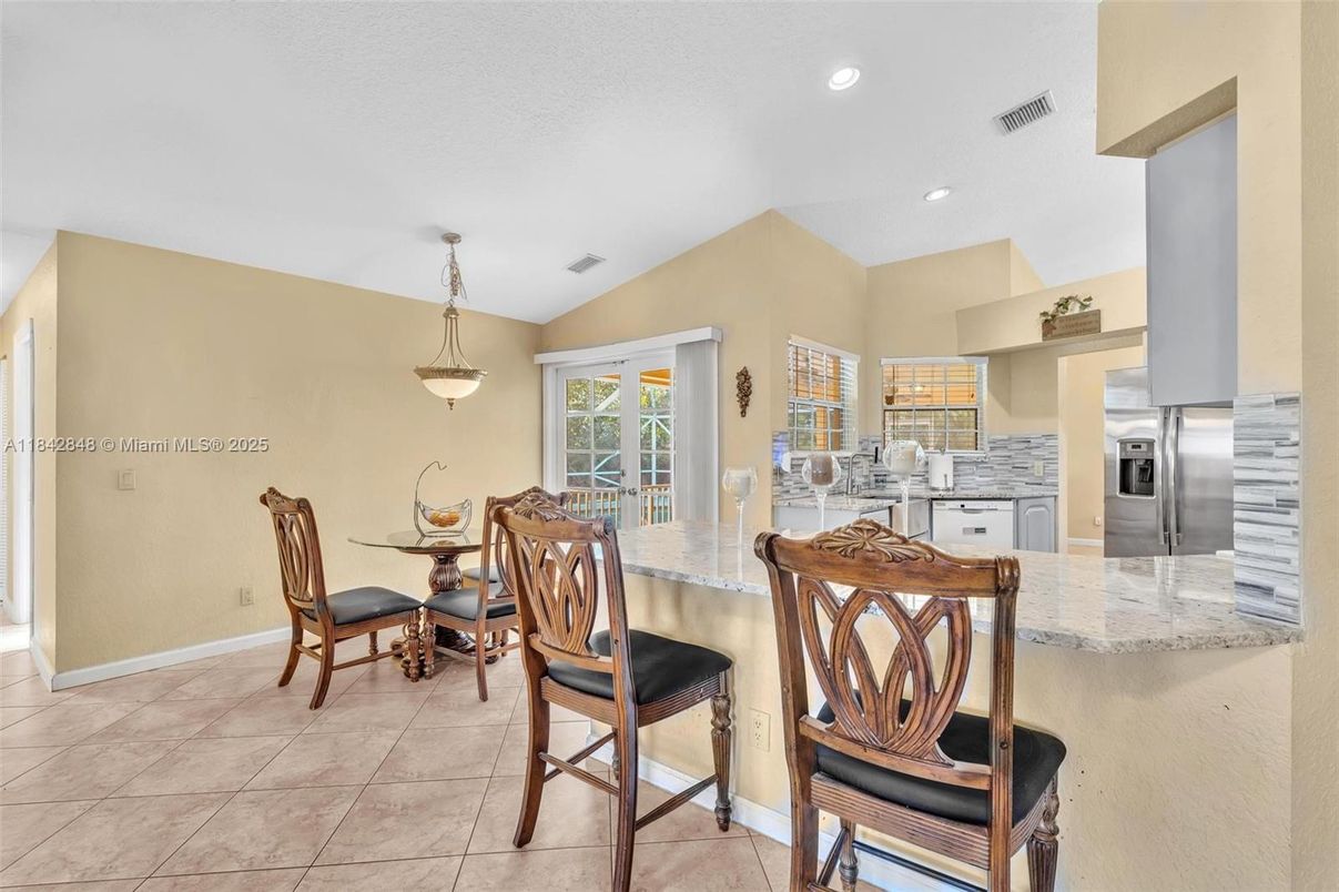 Dining room, Interior, Kitchen, Pendant Lights, Recessed Lighting, Stainless Steel Appliances