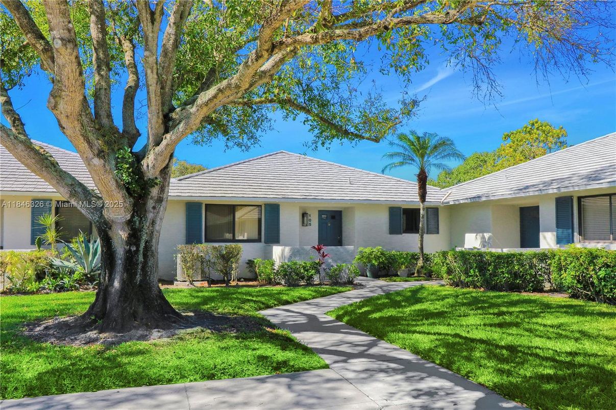 Backyard, Exterior, Facade, Ranch