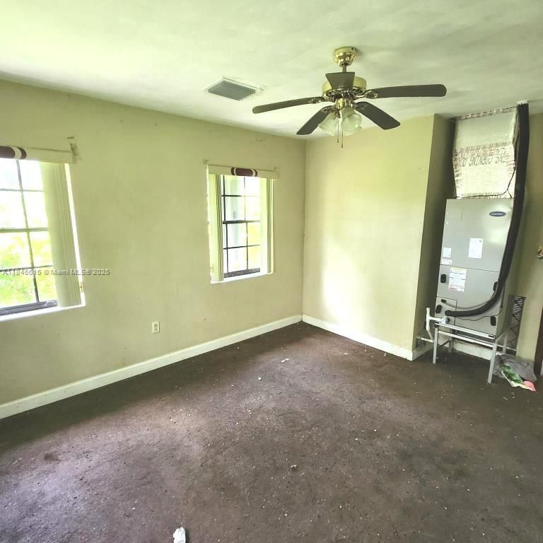 Empty room, Interior