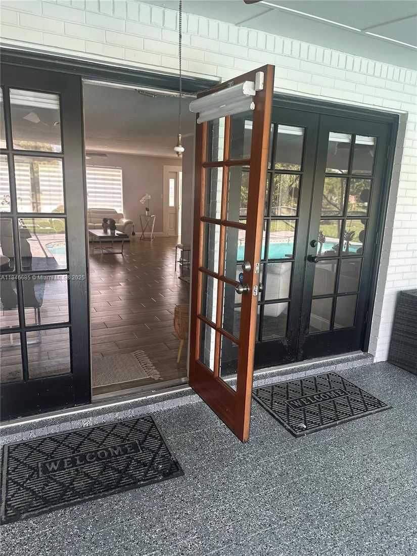 Interior, Pendant Lights, Wood Texture Flooring