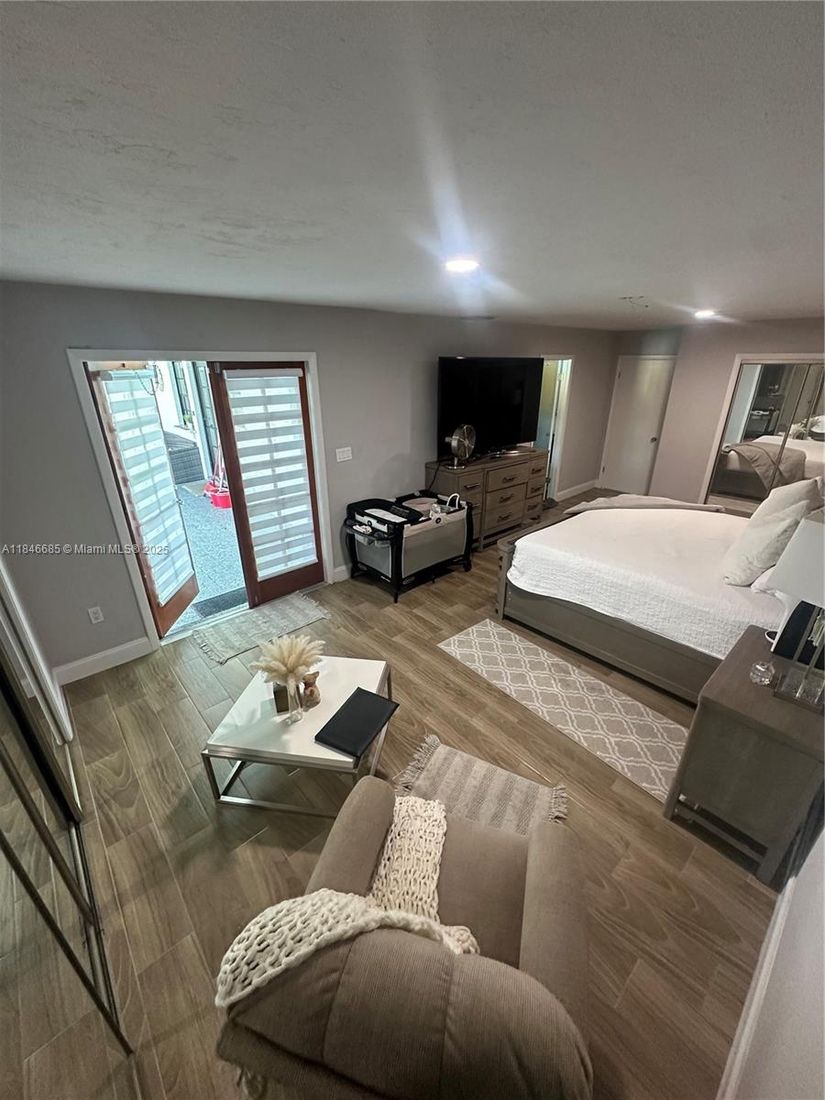 Bedroom, Interior, Living room, Recessed Lighting, Wood Texture Flooring