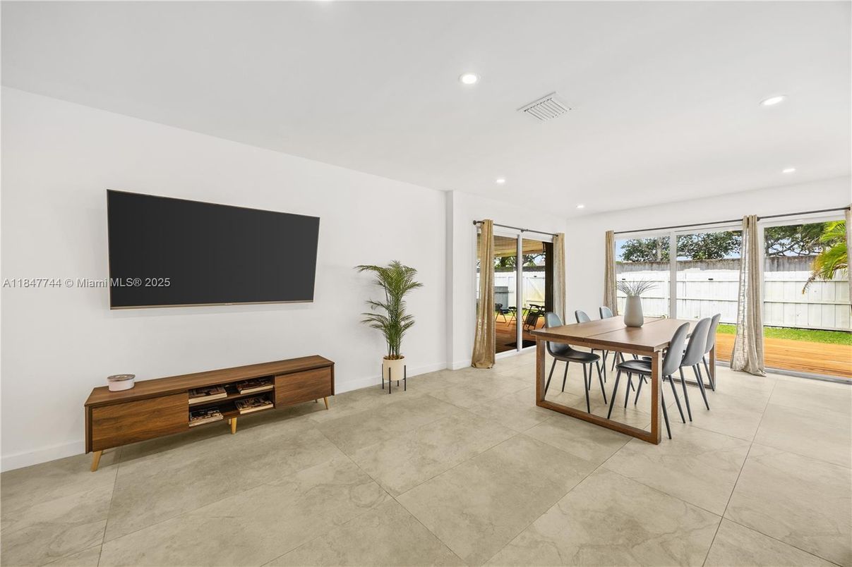 Dining room, Interior, Recessed Lighting