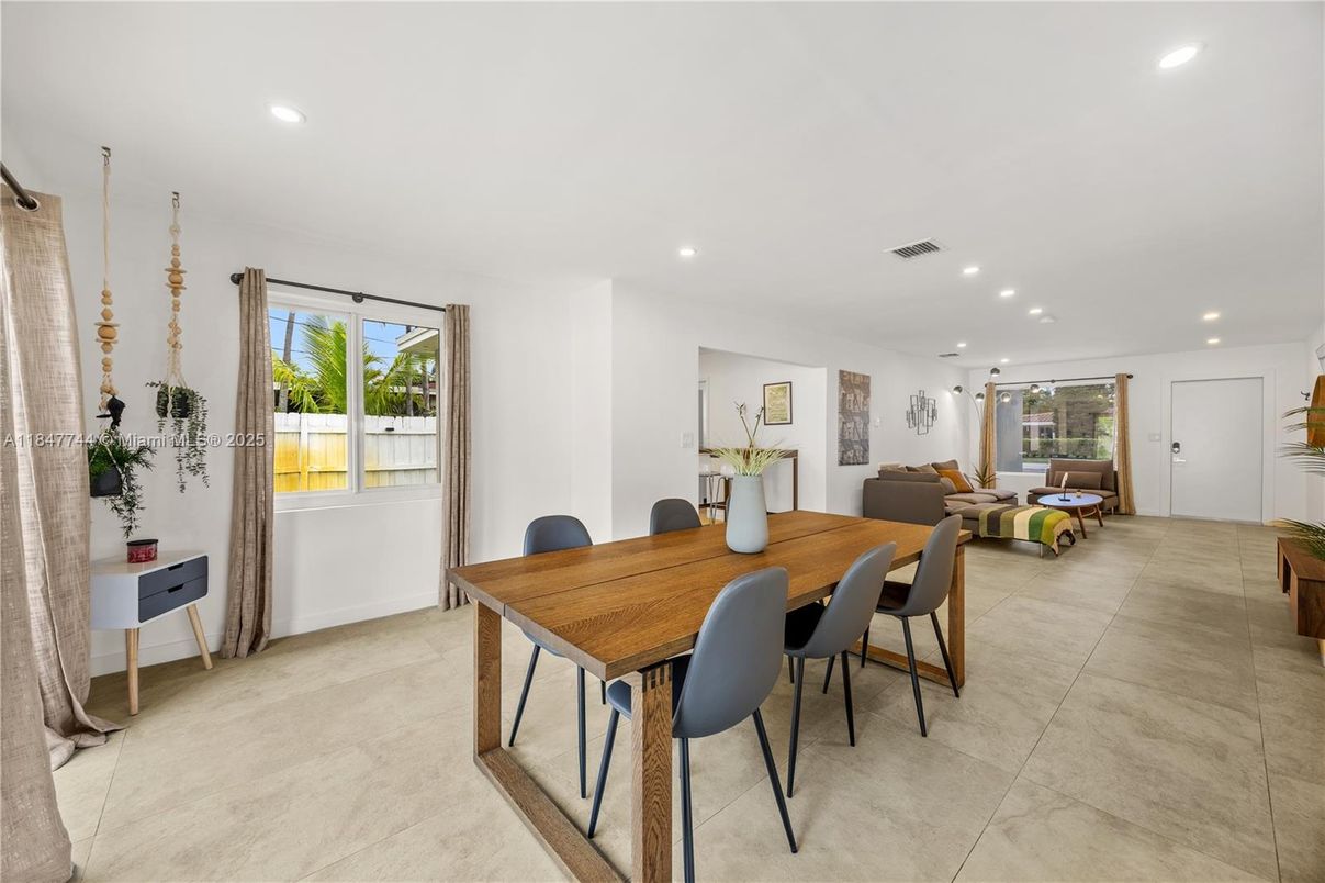 Dining room, Interior, Living room, Recessed Lighting