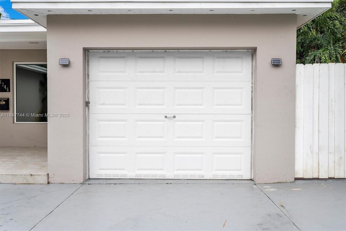 Detached Garage, Exterior