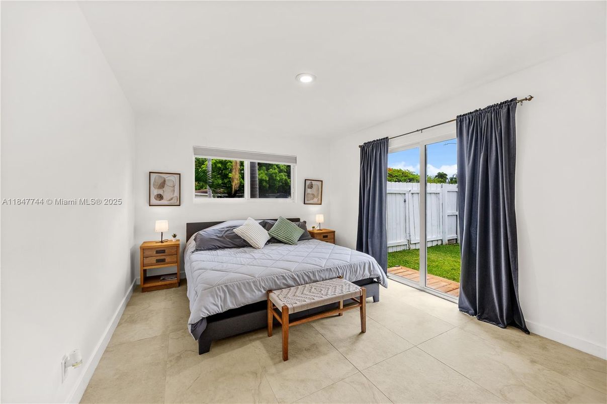 Bedroom, Interior, Recessed Lighting, Water