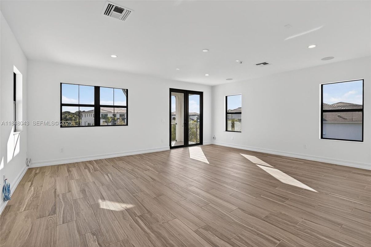 Empty room, Interior, Recessed Lighting, Wood Texture Flooring