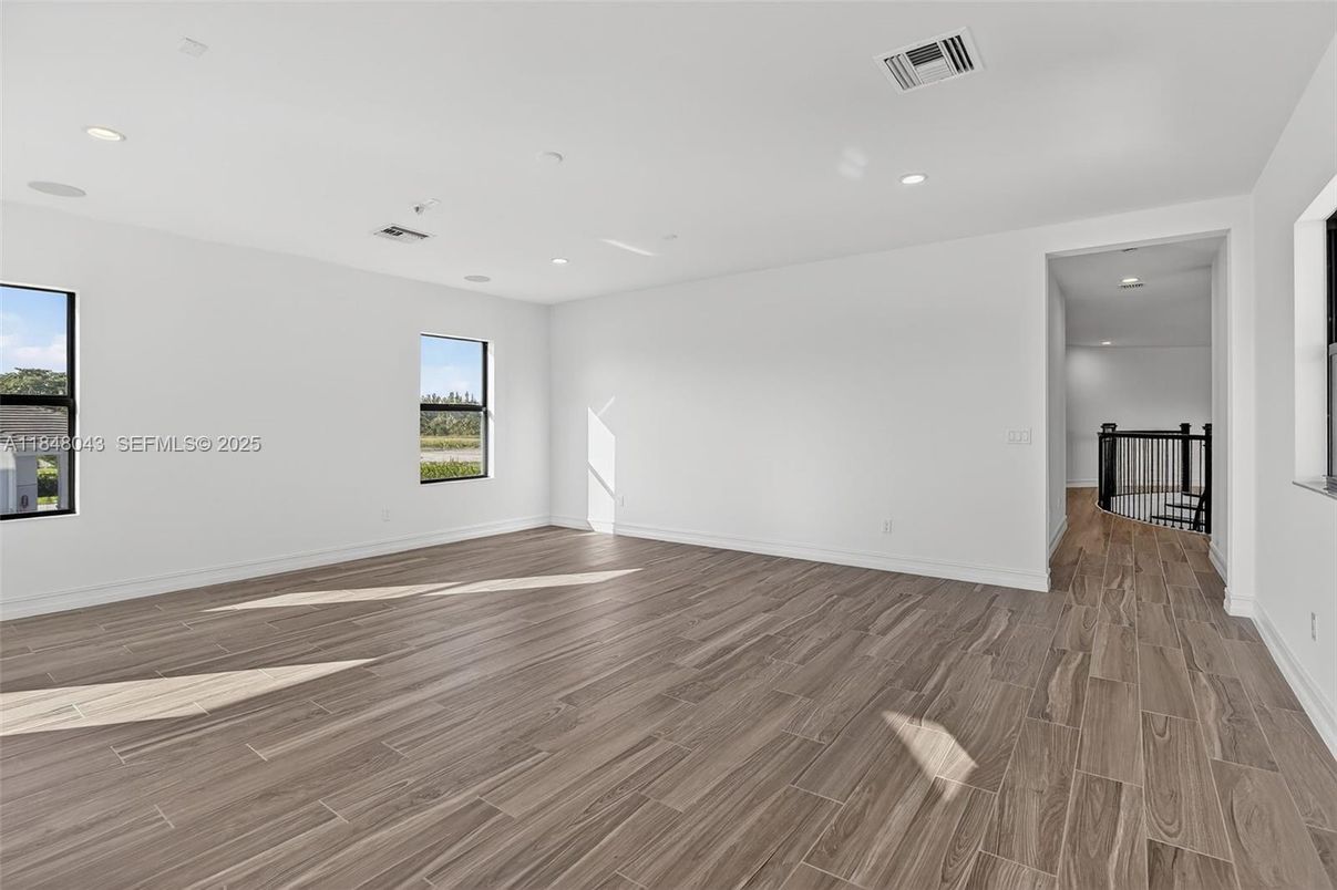 Empty room, Interior, Recessed Lighting, Wood Texture Flooring