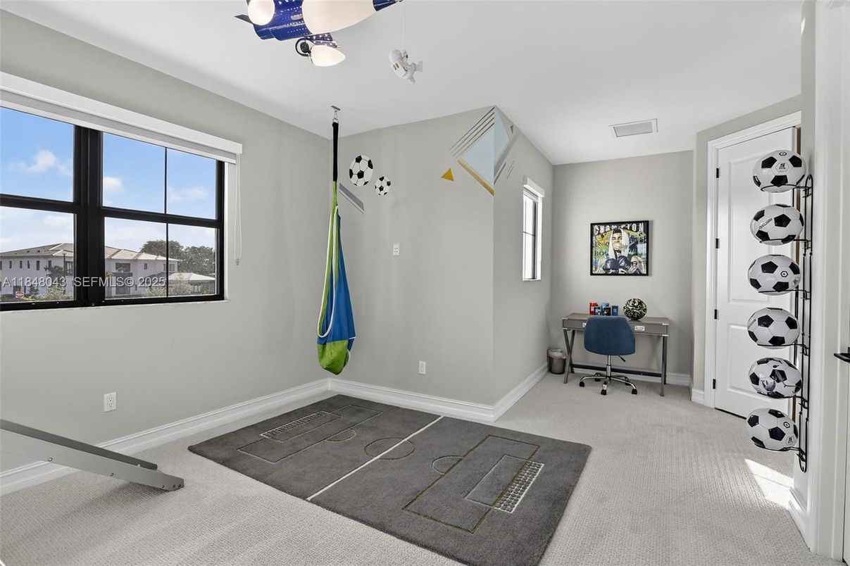 Home Office, Interior