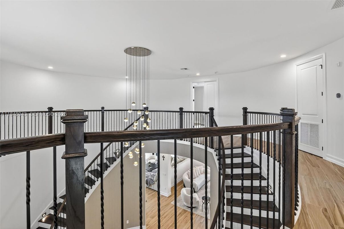 Interior, Pendant Lights, Recessed Lighting, Wood Texture Flooring