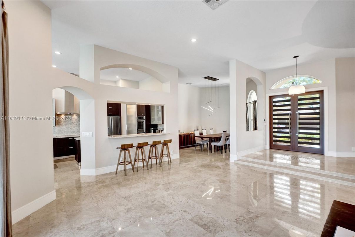 Dining room, Interior, Kitchen, Pendant Lights, Recessed Lighting, Stainless Steel Appliances