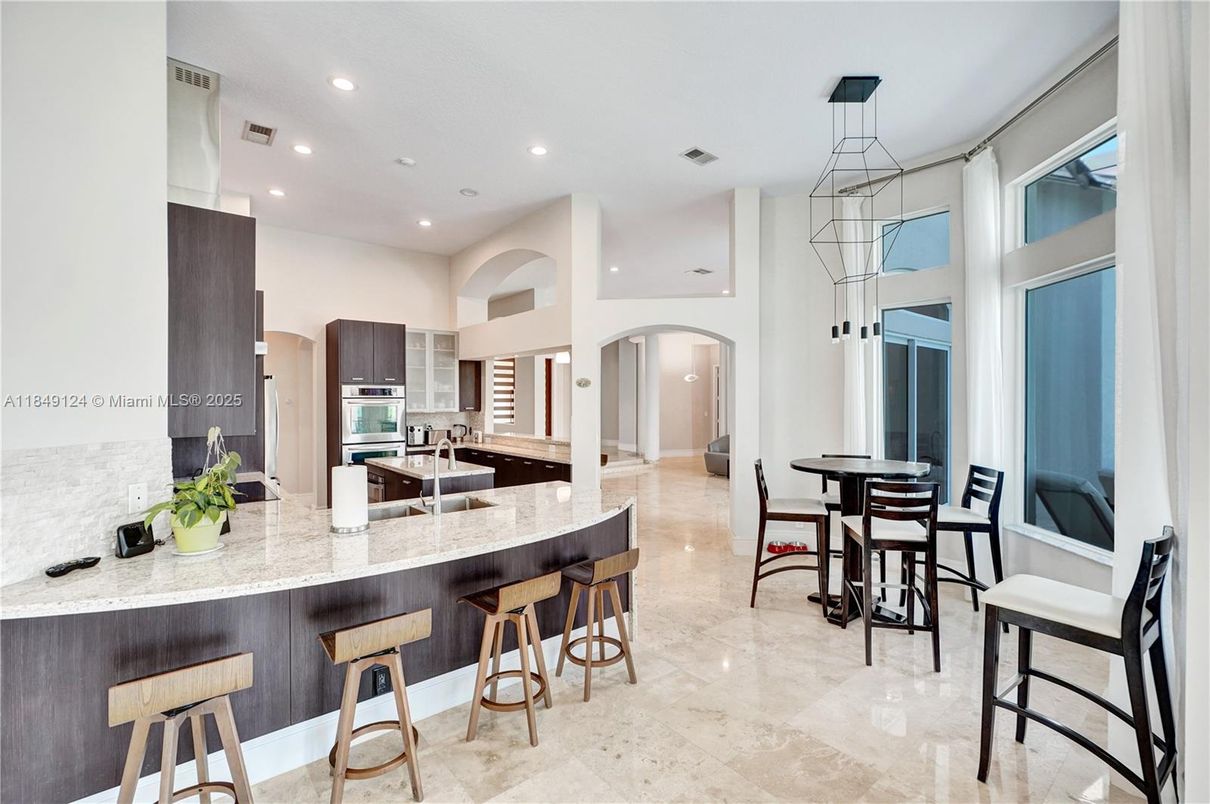 Dining room, Interior, Kitchen, Pendant Lights, Recessed Lighting, Stainless Steel Appliances
