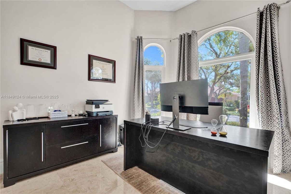 Home Office, Interior