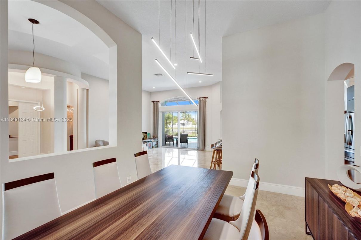 Dining room, Interior, Pendant Lights, Recessed Lighting