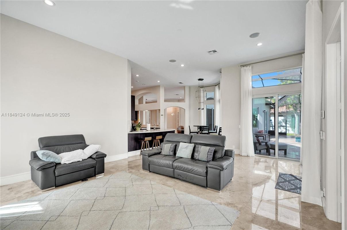 Dining room, Interior, Pendant Lights, Recessed Lighting