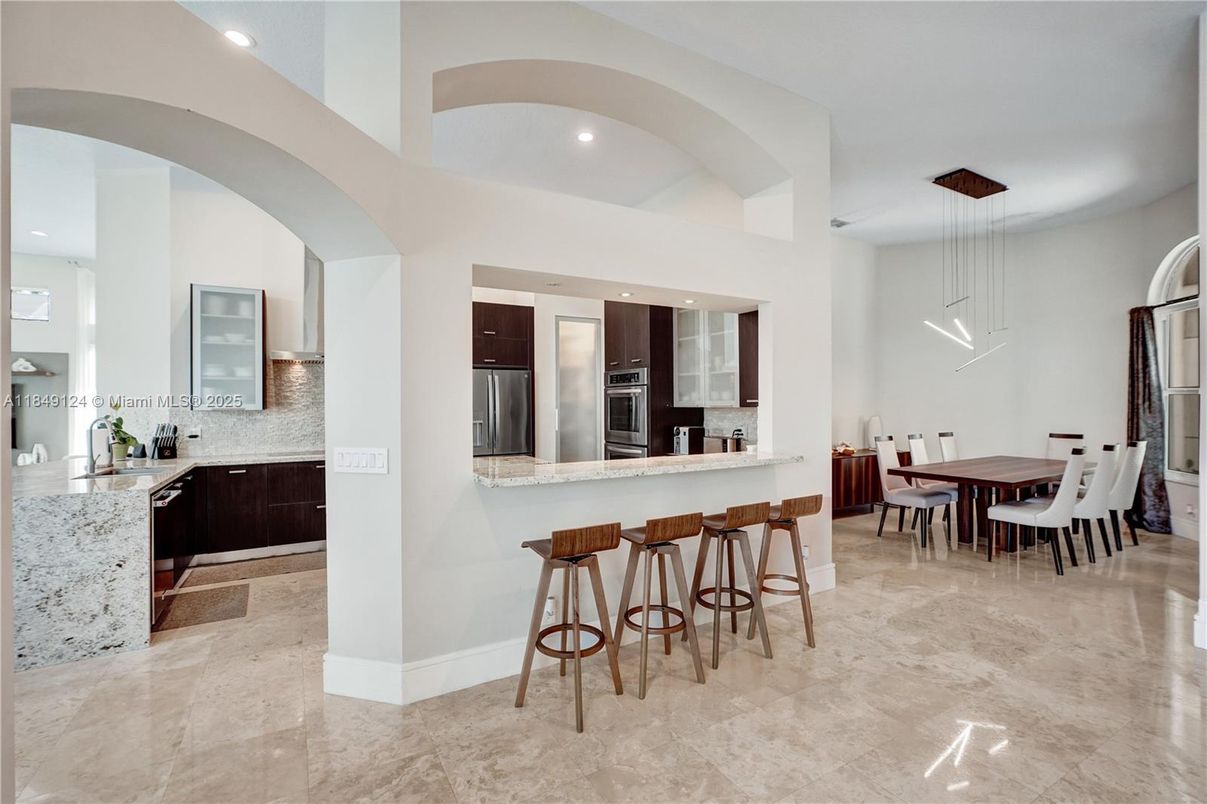 Dining room, Interior, Kitchen, Pendant Lights, Recessed Lighting, Stainless Steel Appliances
