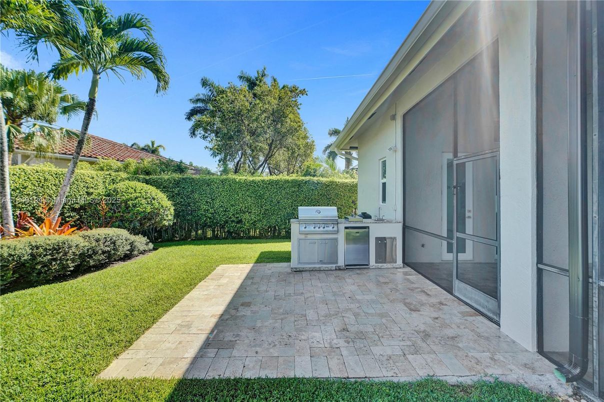 Backyard, Exterior, Outdoor Kitchen