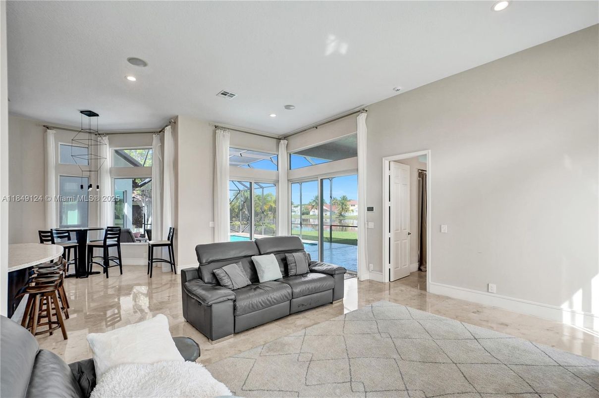 Dining room, Interior, Living room, Pendant Lights, Recessed Lighting