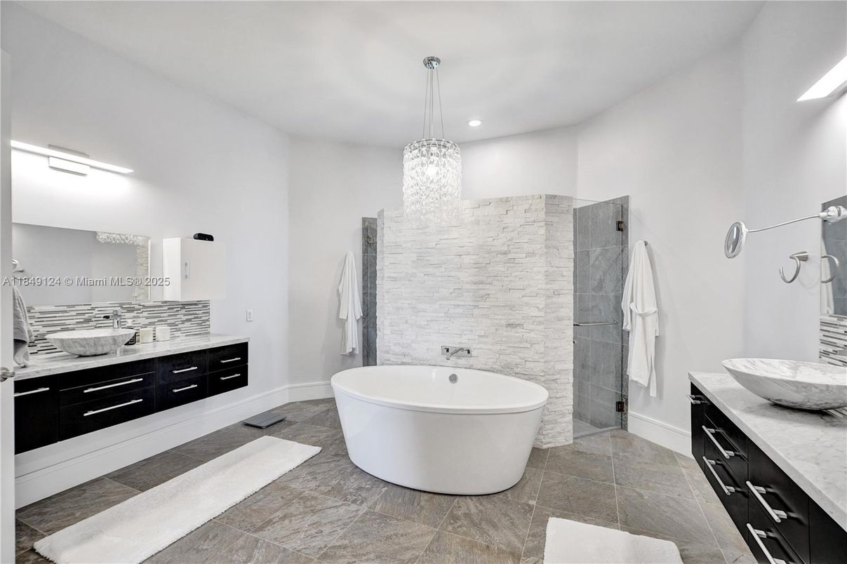 Bathroom, Dual Sink Vanities, Free Standing Baths, Interior, Recessed Lighting