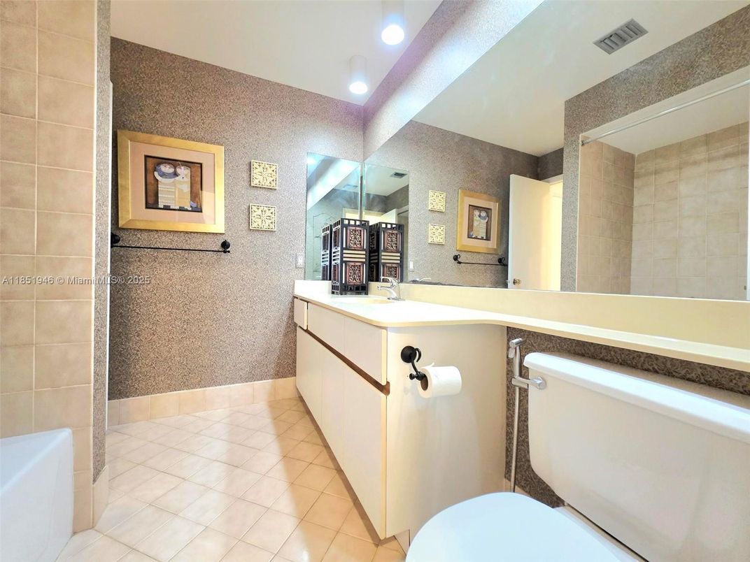 Bathroom, Interior, Recessed Lighting