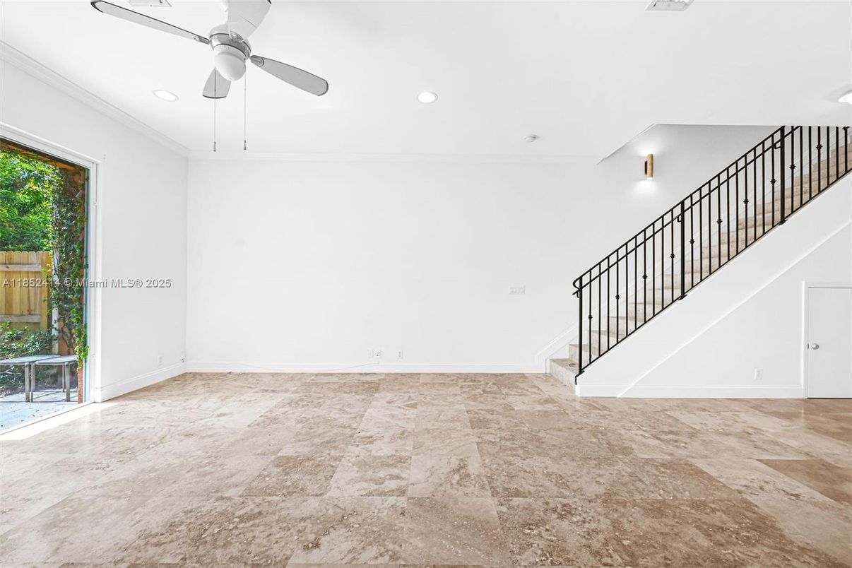 Empty room, Interior, Recessed Lighting