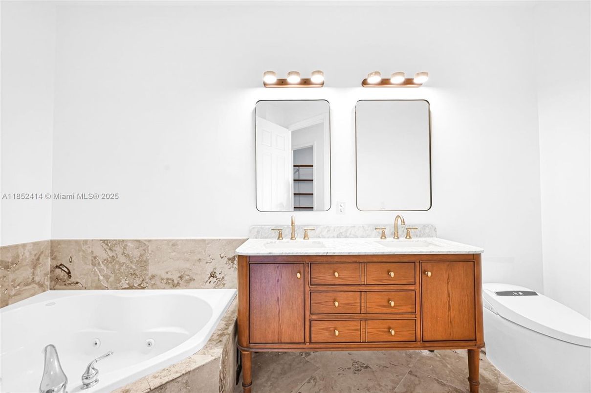 Bathroom, Dual Sink Vanities, Interior