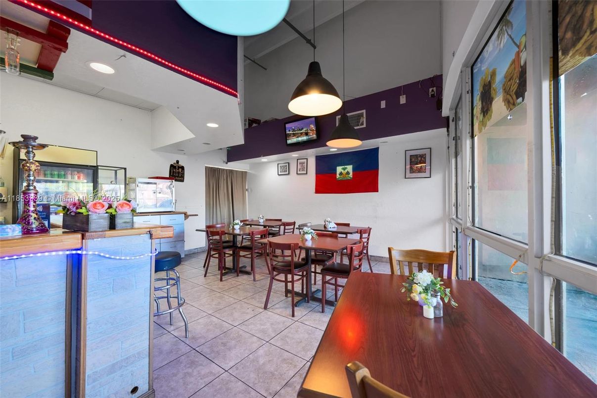 Dining room, Interior, Pendant Lights, Recessed Lighting