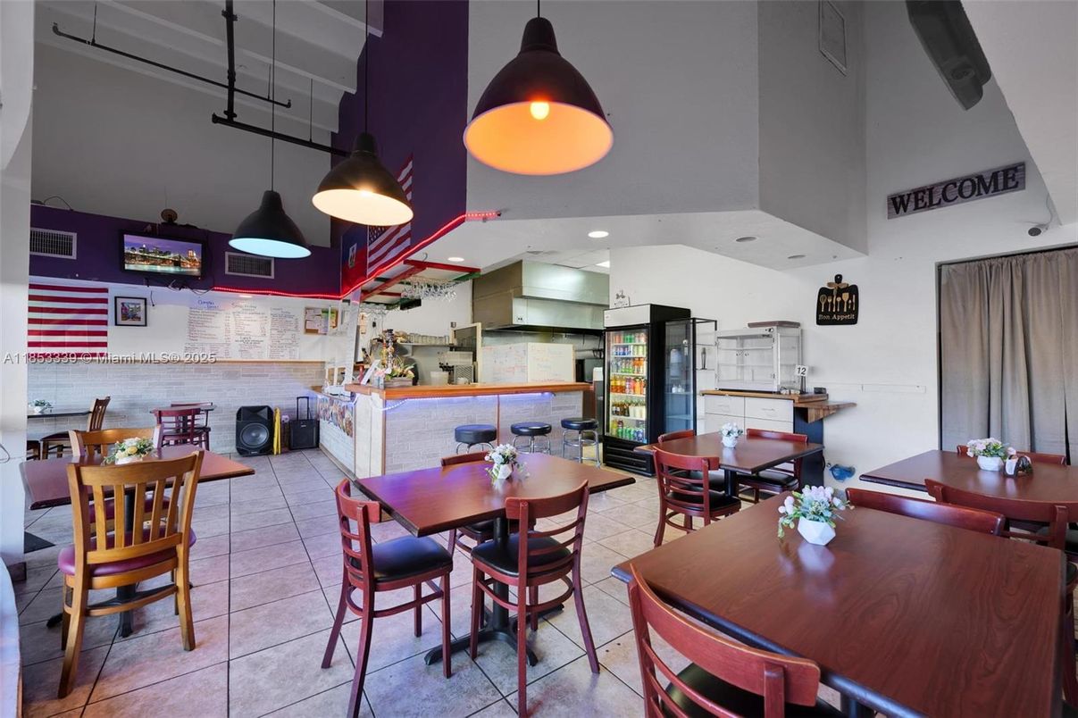 Dining room, Interior, Kitchen, Pendant Lights, Recessed Lighting