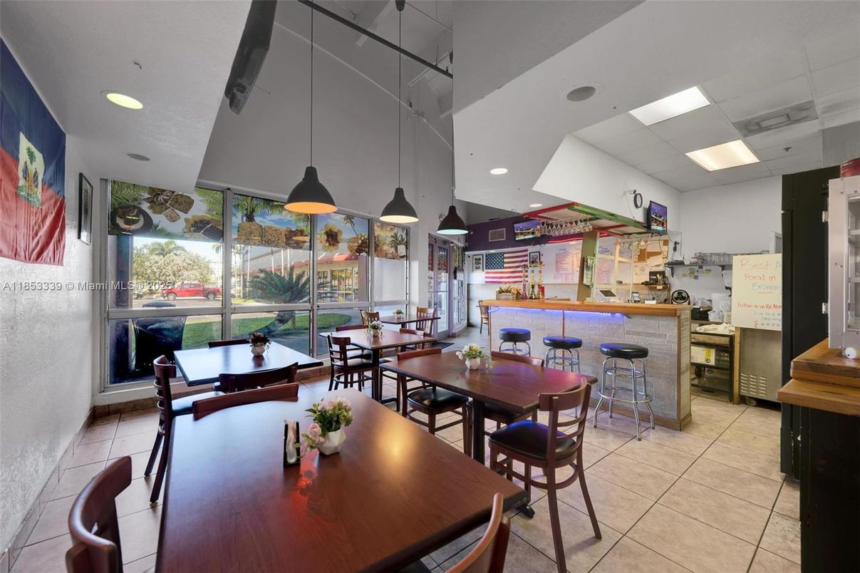 Dining room, Interior, Pendant Lights, Recessed Lighting