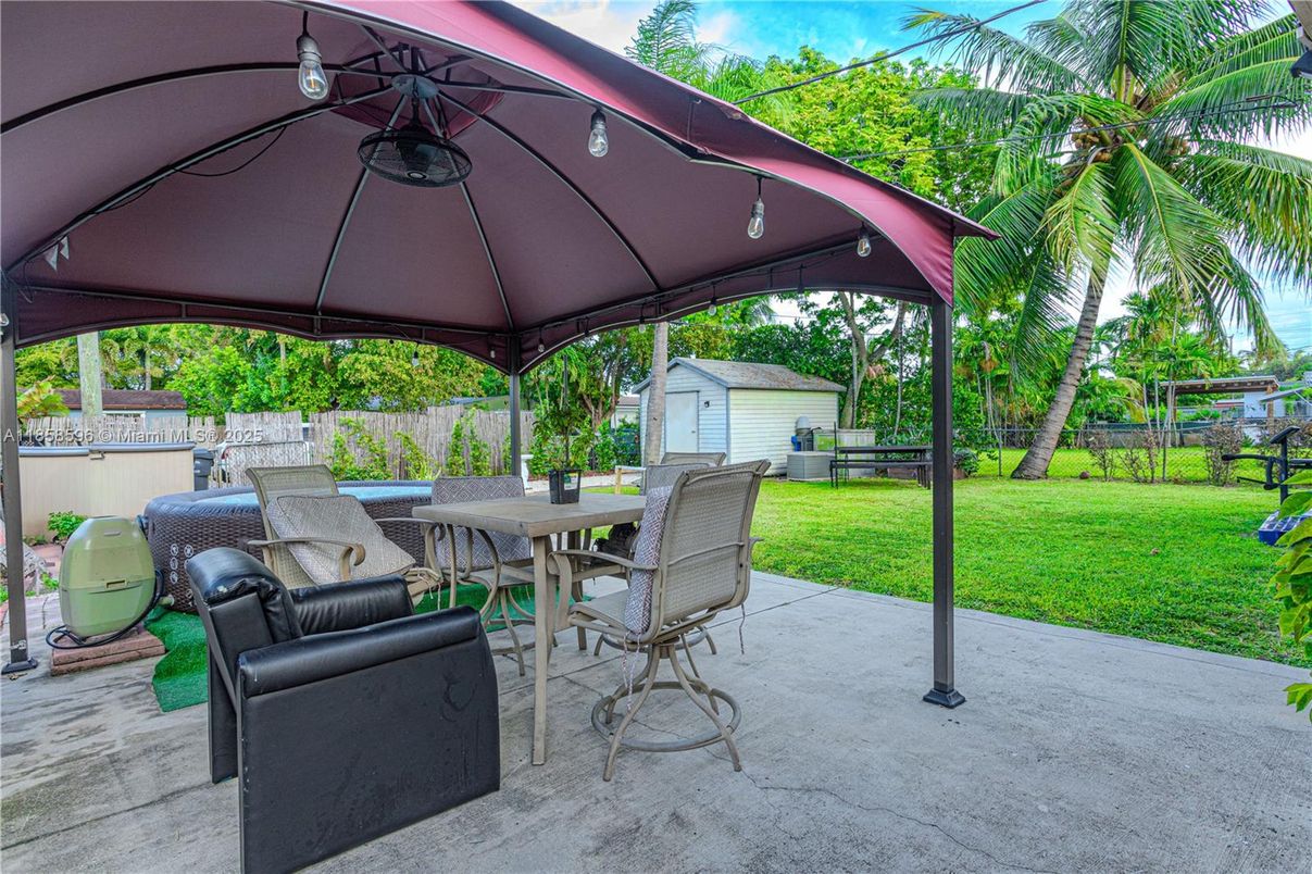 Detached Garage, Exterior