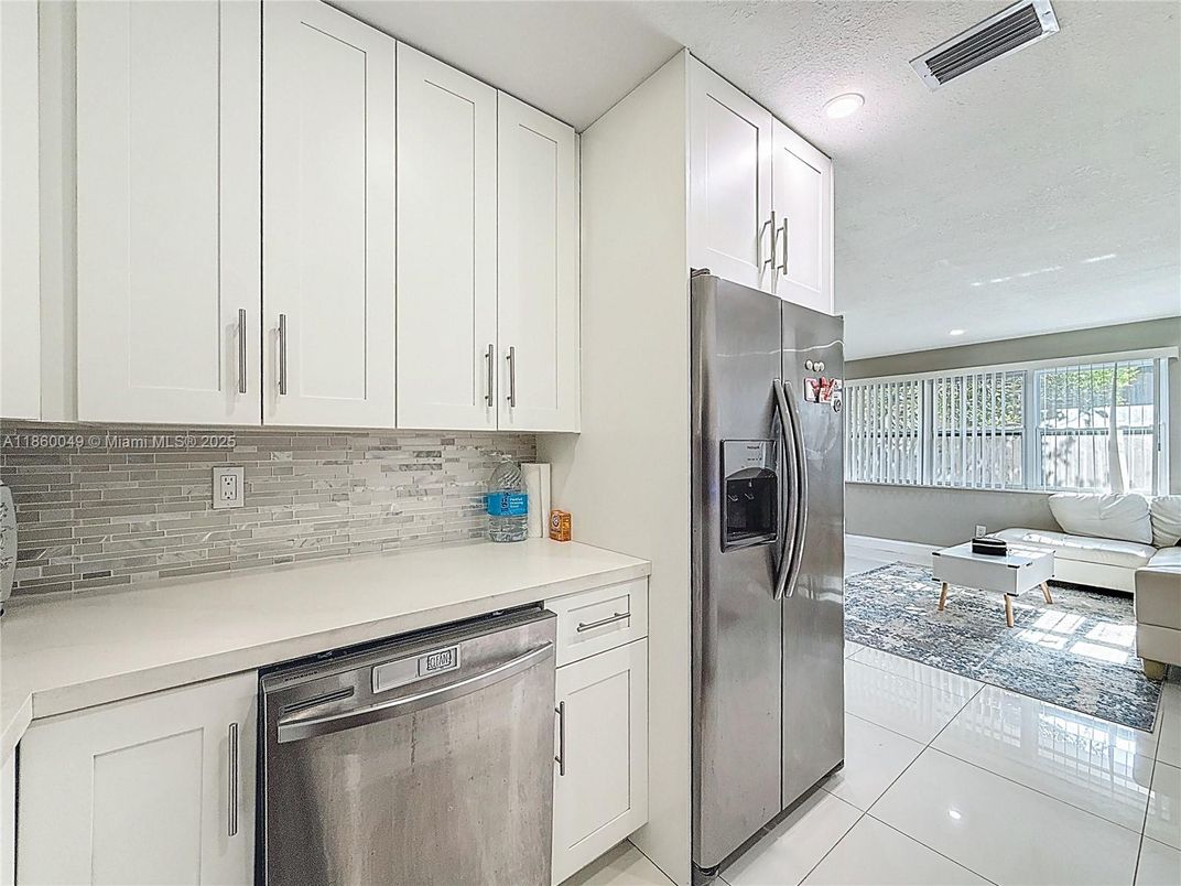 Interior, Kitchen, Living room, Recessed Lighting, Stainless Steel Appliances