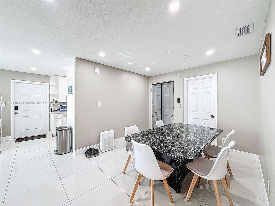 Dining room, Interior, Recessed Lighting